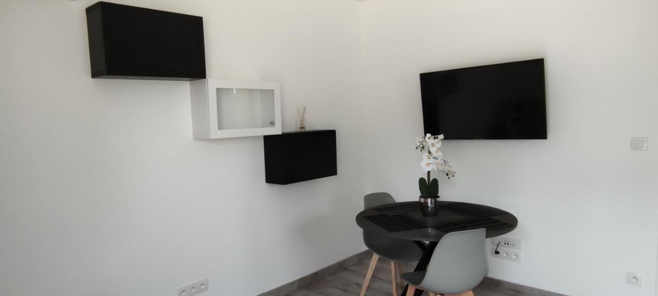 Le Pavillon Les Buissonnets Apartment Salon-de-Provence